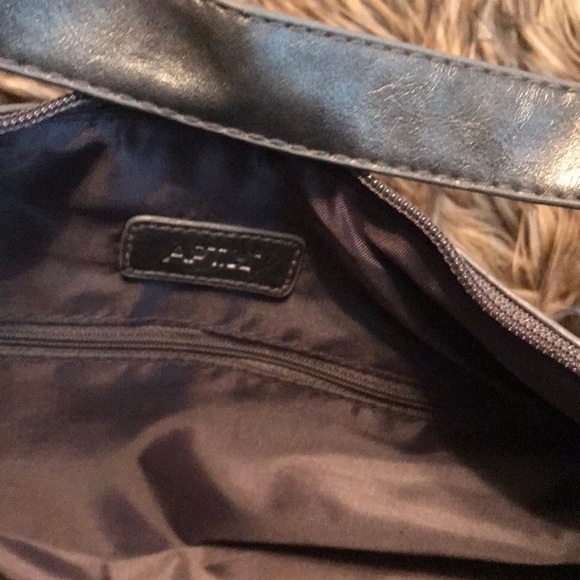 APT9T Metallic Leather Hobo Bag - Picture 3 of 7